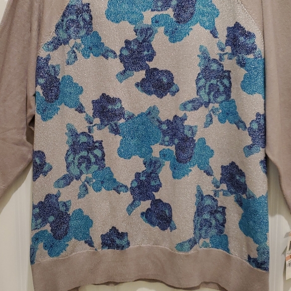 Gorgeous lightweight sweater - Picture 4 of 5